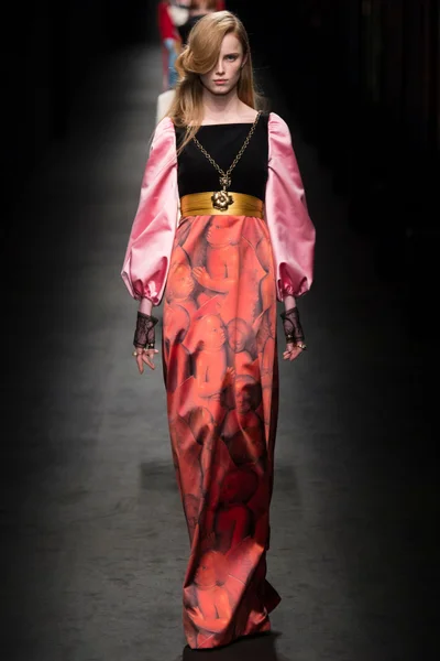 Look 16